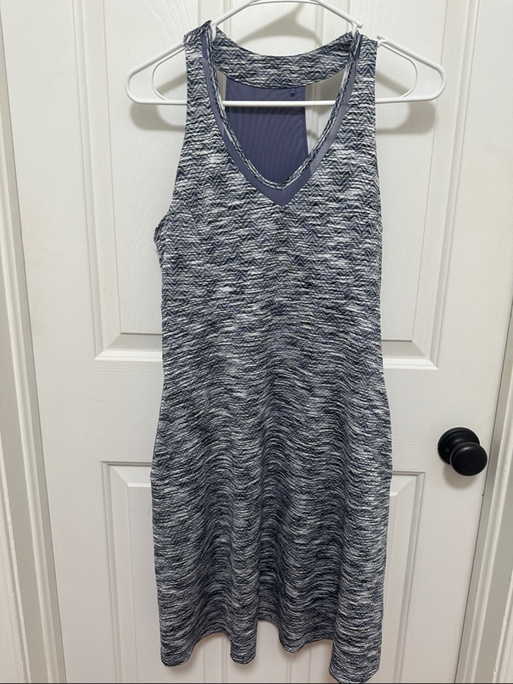 0114 MPG Heathered Navy and White Sleeveless V-Neck Active Dress size medium